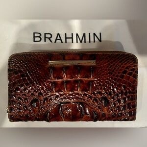 Brahmin Leather Pecan Suri Collection Wallet👜